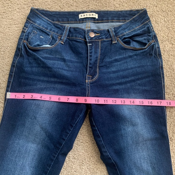 Cropped Ankle Jeans - Picture 3 of 6